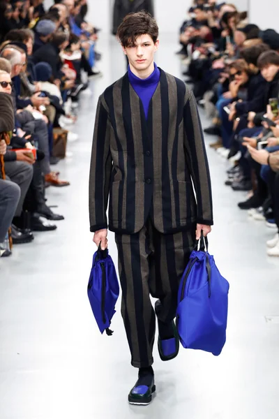 Look 12